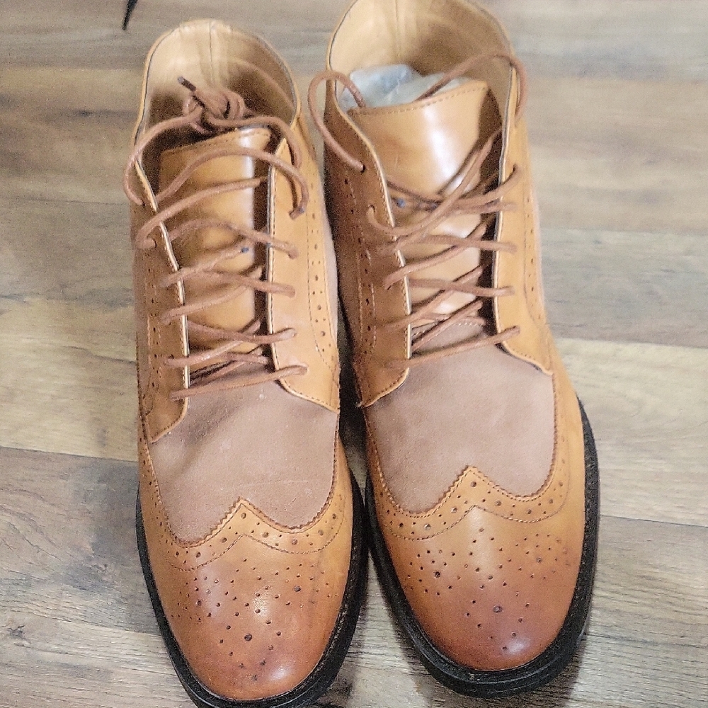 Elegant Tan Leather Lace-Up Boots